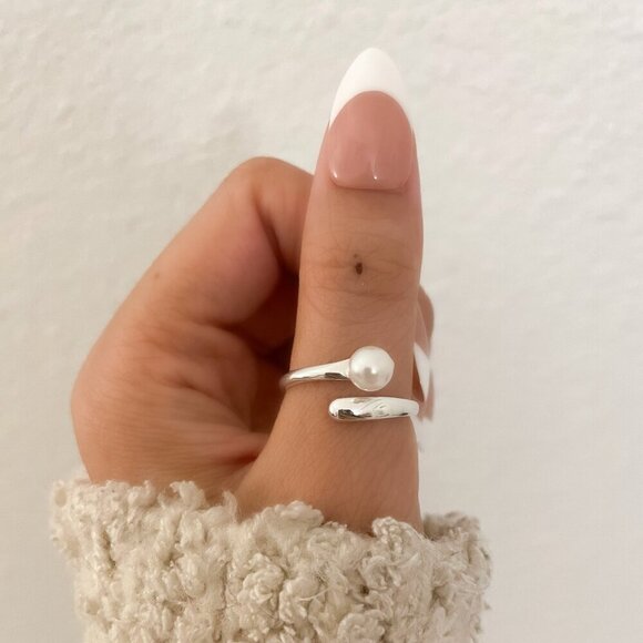 925 Sterling Silver Pearl Ring Minimalist Dainty Ring Pearl Accent Ring - Picture 7 of 8